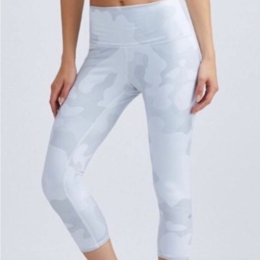 ALO Yoga Camo Cropped Leggings 22” Inseam Gray